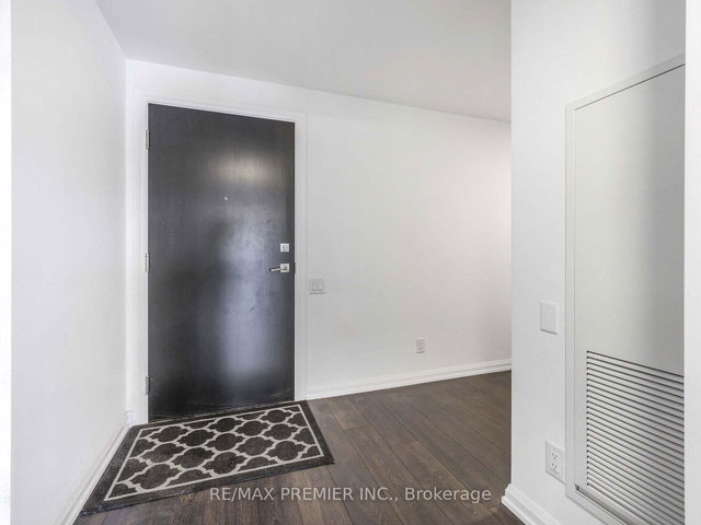 423 - 4208 Dundas Street