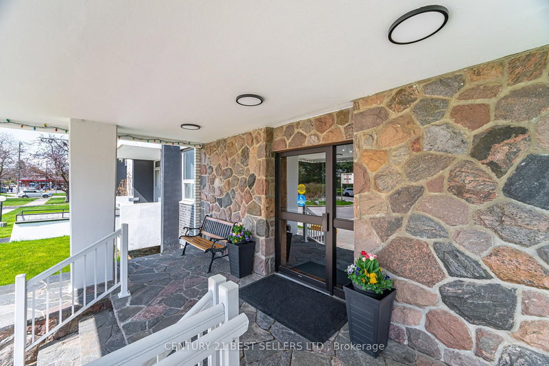 306 - 151 La Rose Ave, Toronto, M9P 1B3 | Image 2