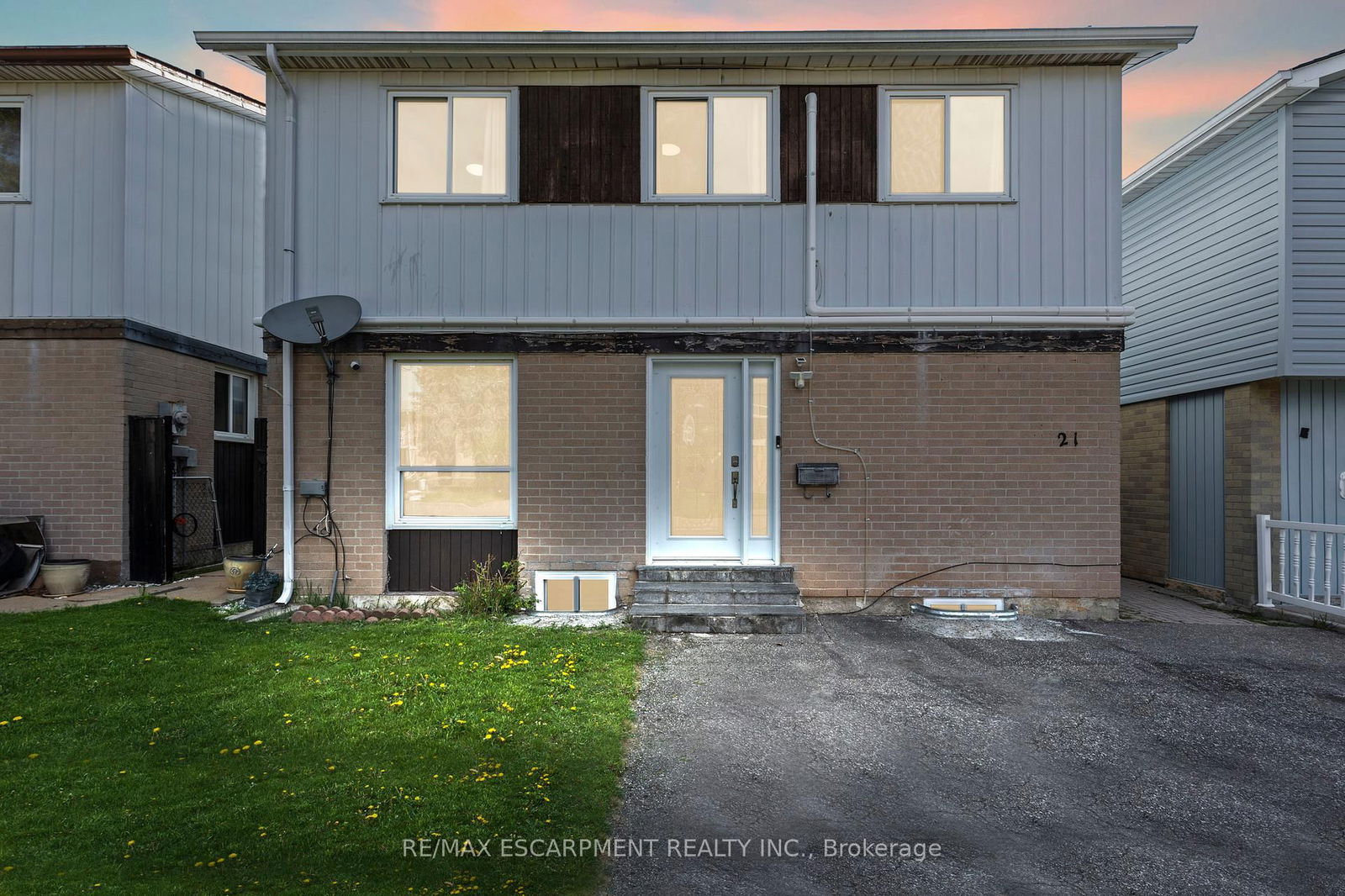 Detached House for sale at 21 Grand River Court, Brampton, Northgate, L6S 2J8 - MLS: W12135038