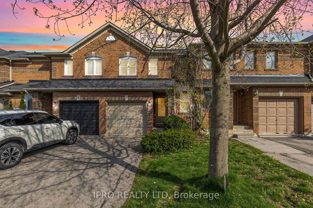 11 Alderbrook Place