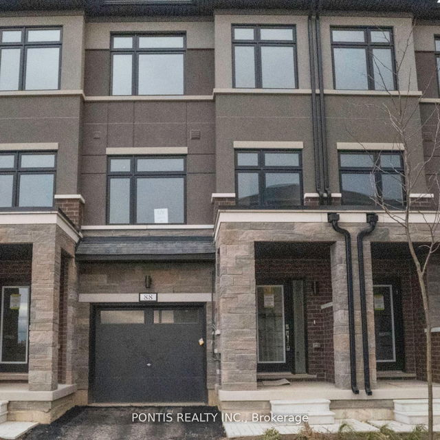 86 FIELDRIDGE Crescent
