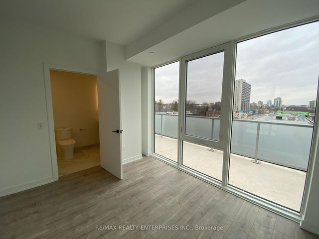 532 - 215 Lakeshore Road
