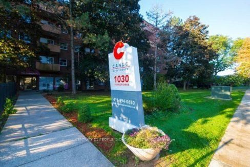 Condo for lease at 410-1030 Pearson Drive, Oakville, College Park, L6H 2A8 - MLS: W12135747