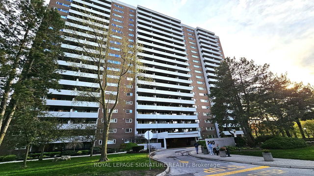 810 - 240 Scarlett Road
