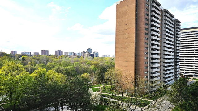 810 - 240 Scarlett Road