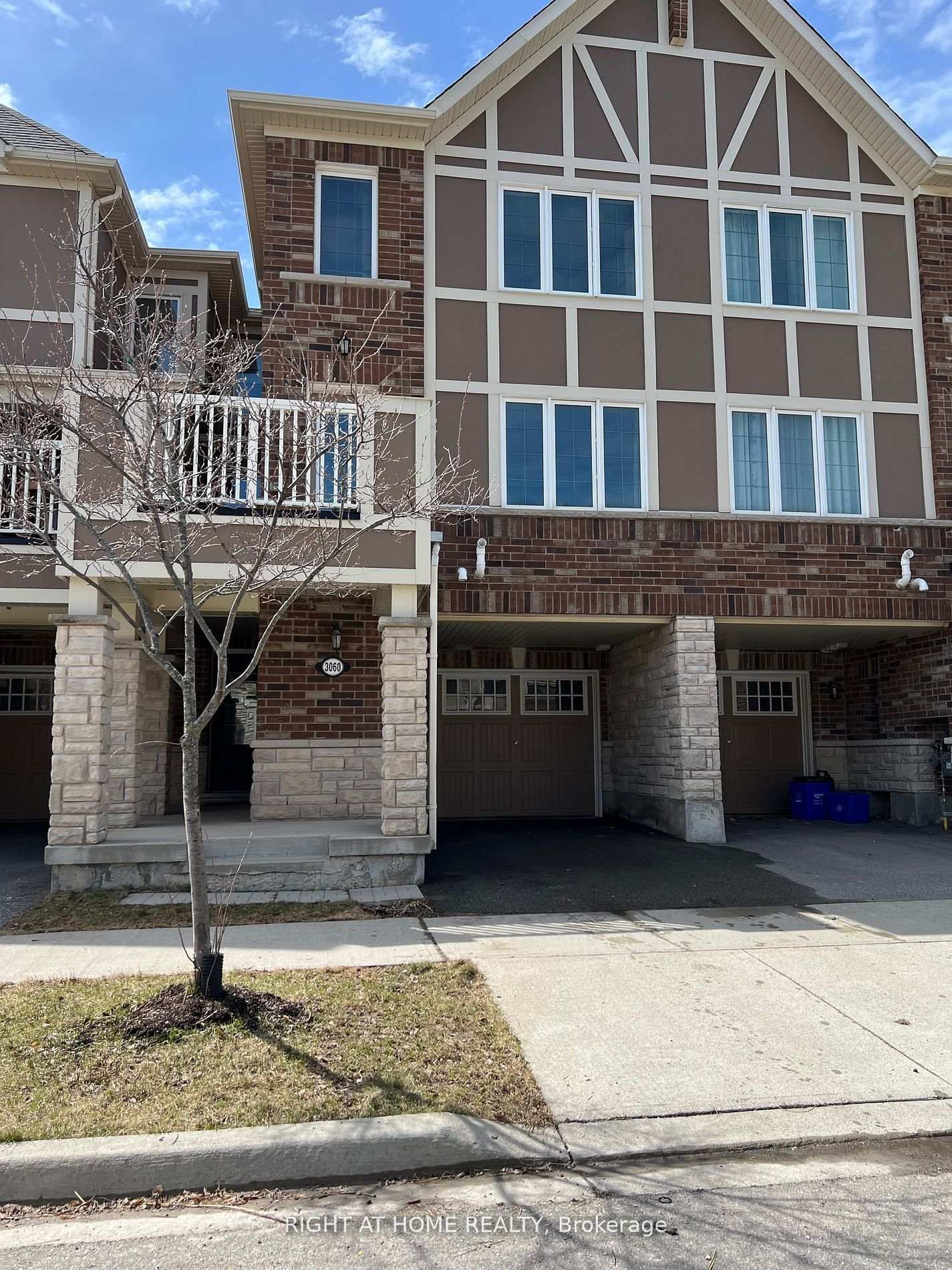 Townhouse for lease at 3060 Mistletoe Gdns, Oakville, Glenorchy, L6M 4M2 - MLS: W12135798