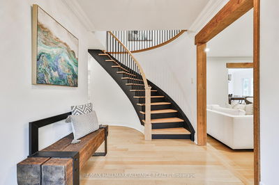 138 Cavendish Crt, Oakville - Morrison image-0-4