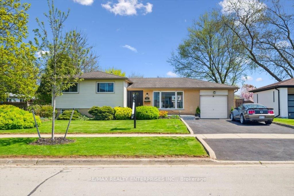 Detached House for sale at 413 Yale Crescent, Oakville, Bronte, L6L 3L7 - MLS: W12136209