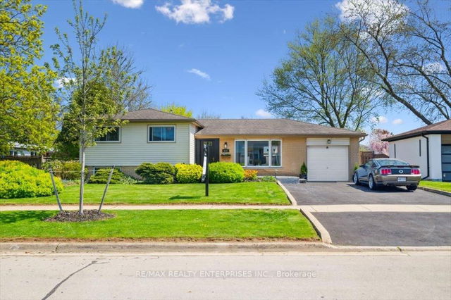 413 Yale Crescent