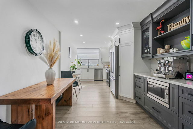 701 - 355 Rathburn Road