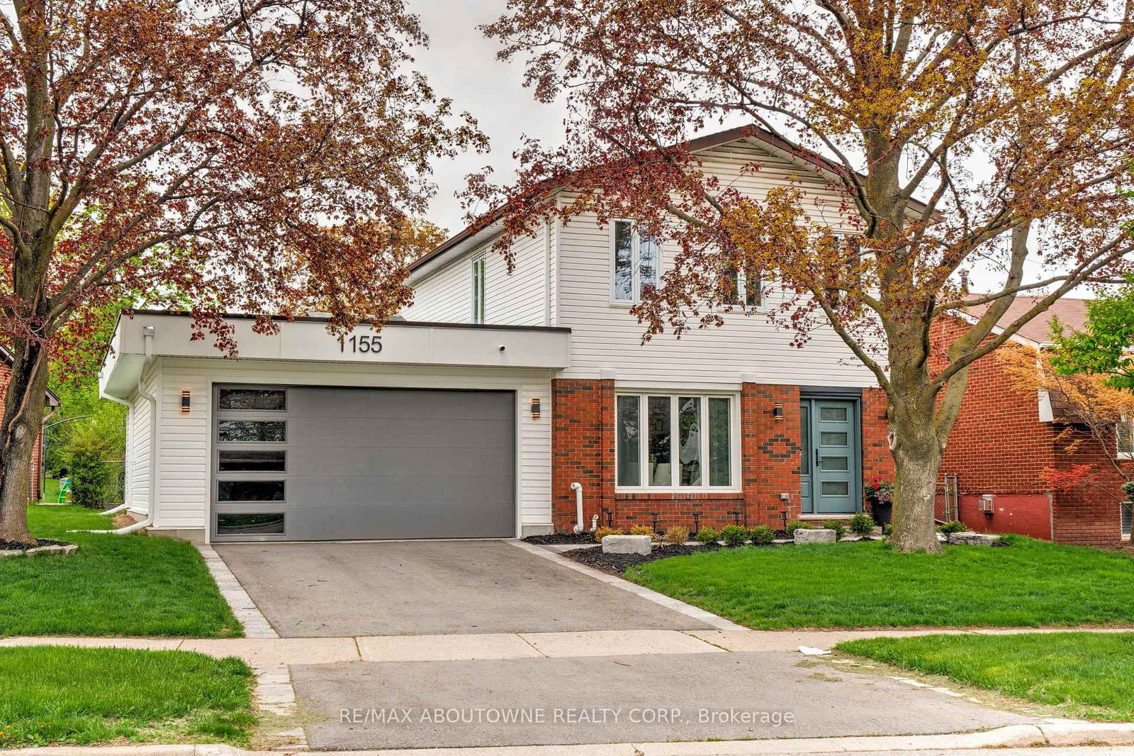 Detached House for sale at 1155 Falgarwood Drive, Oakville, Falgarwood, L6H 2L4 - MLS: W12136500