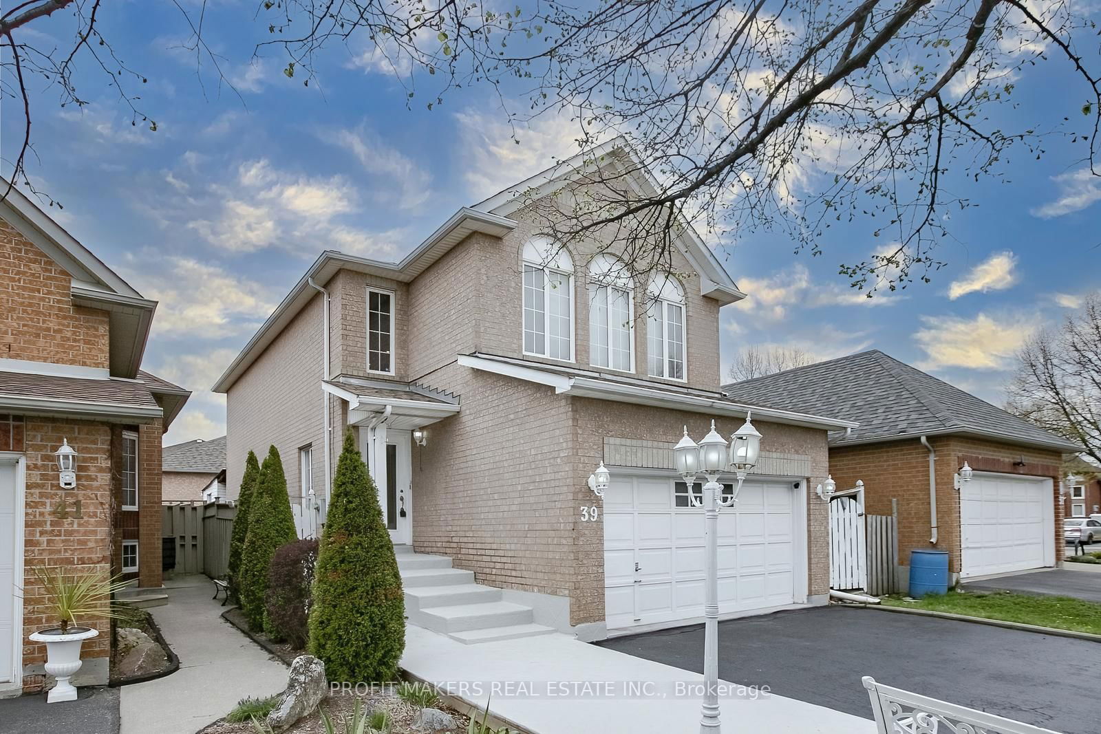 Detached House for sale at 39 Saddletree Trail, Brampton, Brampton West, L6X 4M7 - MLS: W12136660