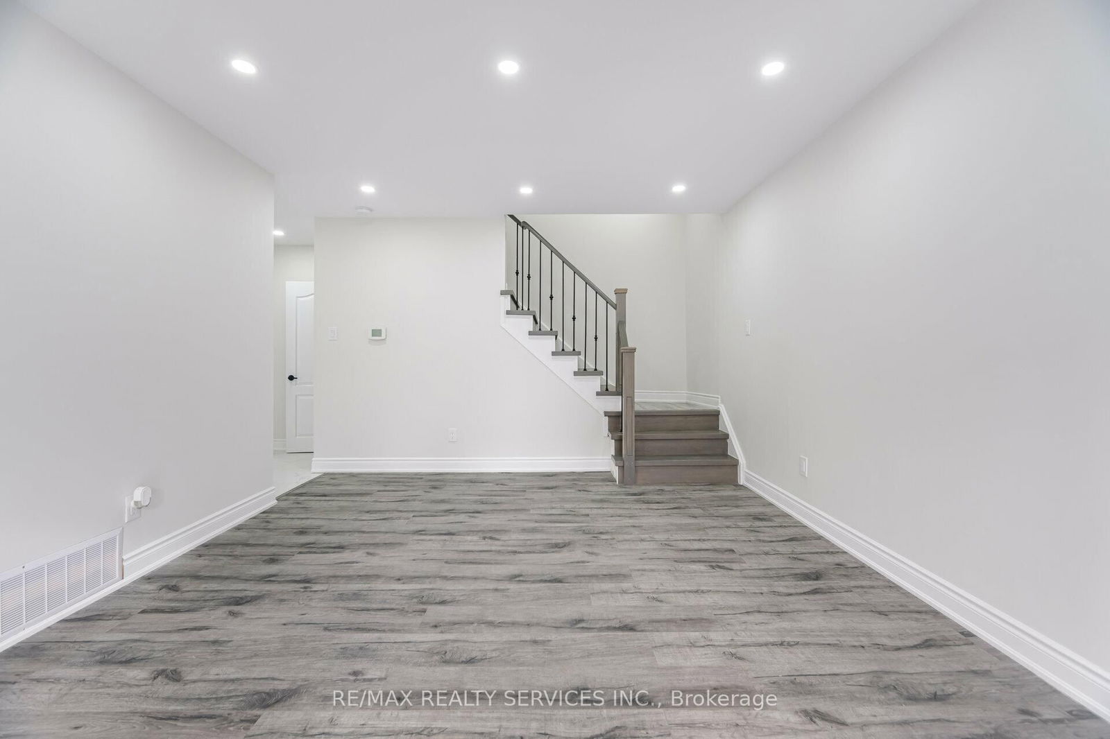 Townhouse for sale at 41 Town House Crescent, Brampton, Brampton East, L6W 3G3 - MLS: W12136715