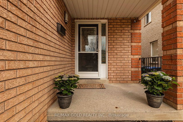 3835 Forest Bluff Crescent