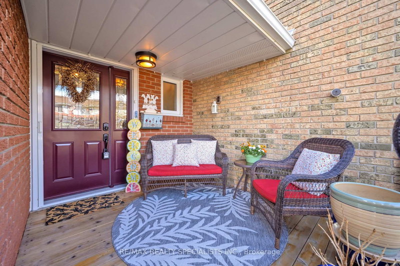 72 Carisbrooke Crt, Brampton, L6S 3K1 | Image 2