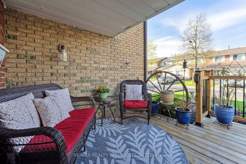 72 Carisbrooke Crt, Brampton, L6S 3K1 | Image 3