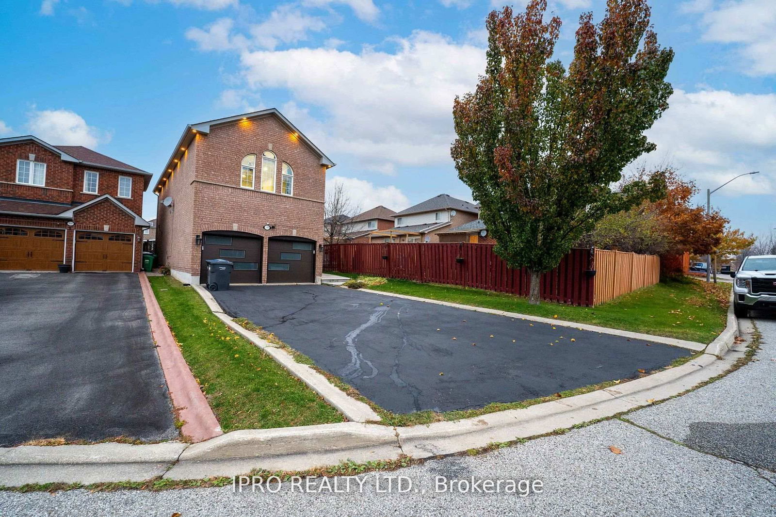 Detached House for sale at 3191 Oakview Road, Mississauga, Meadowvale, L5N 7N9 - MLS: W12137204