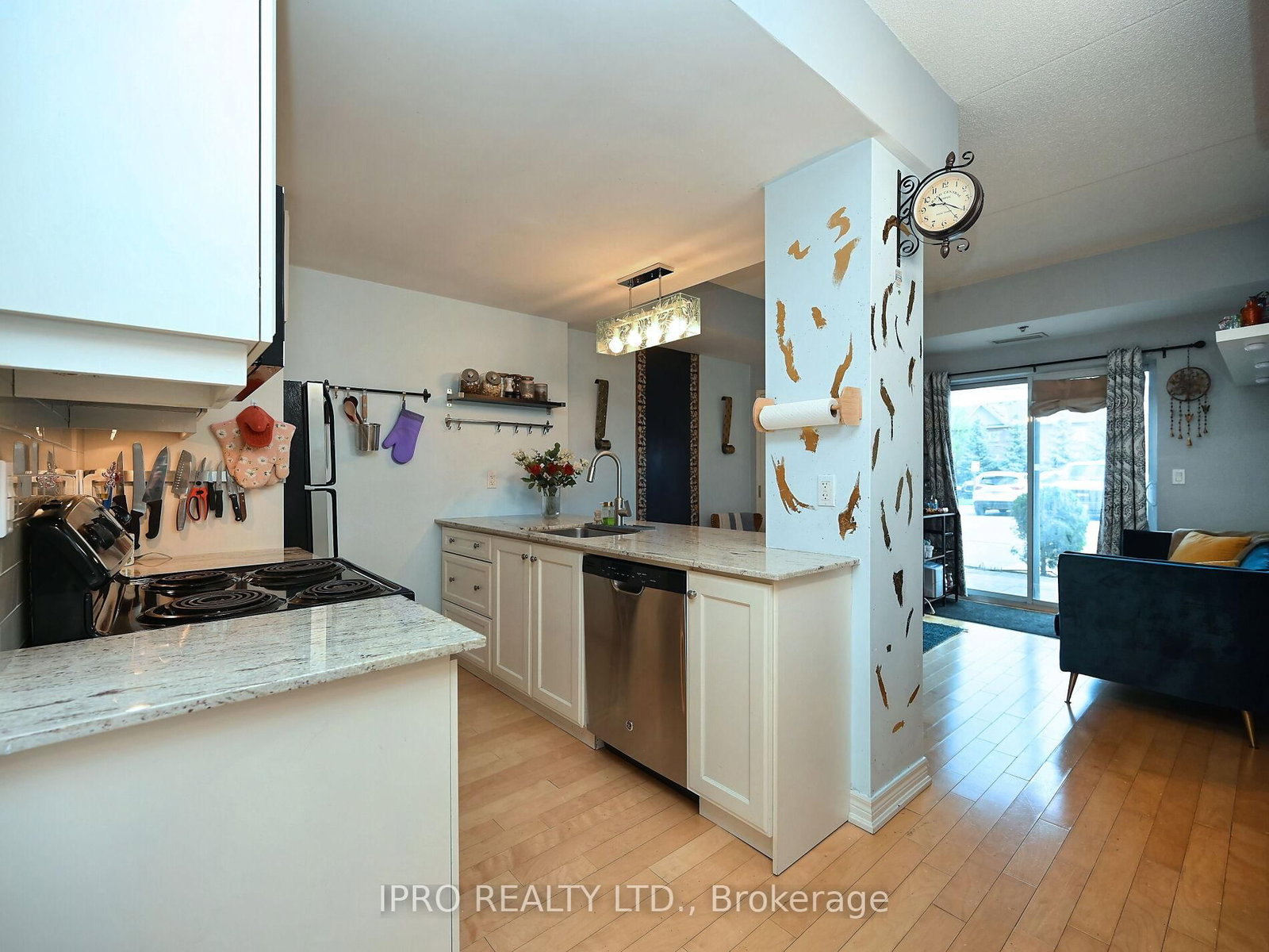 Listing Image 7