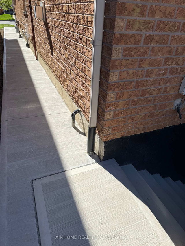 Lower - 87 Nahani Way