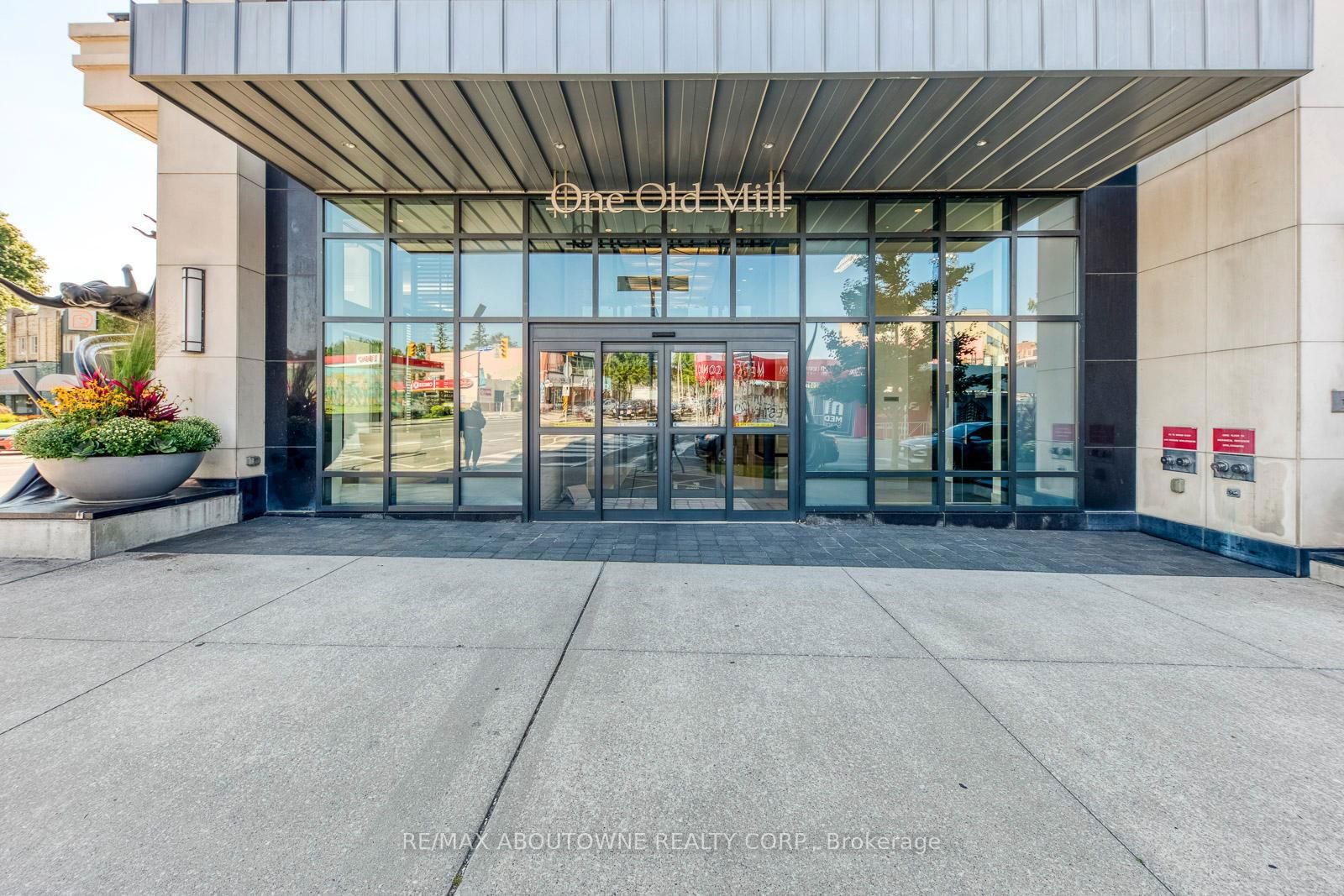 Condo for sale at 629-1 Old Mill Drive, Toronto, High Park-Swansea, M6S 0A1 - MLS: W12138233