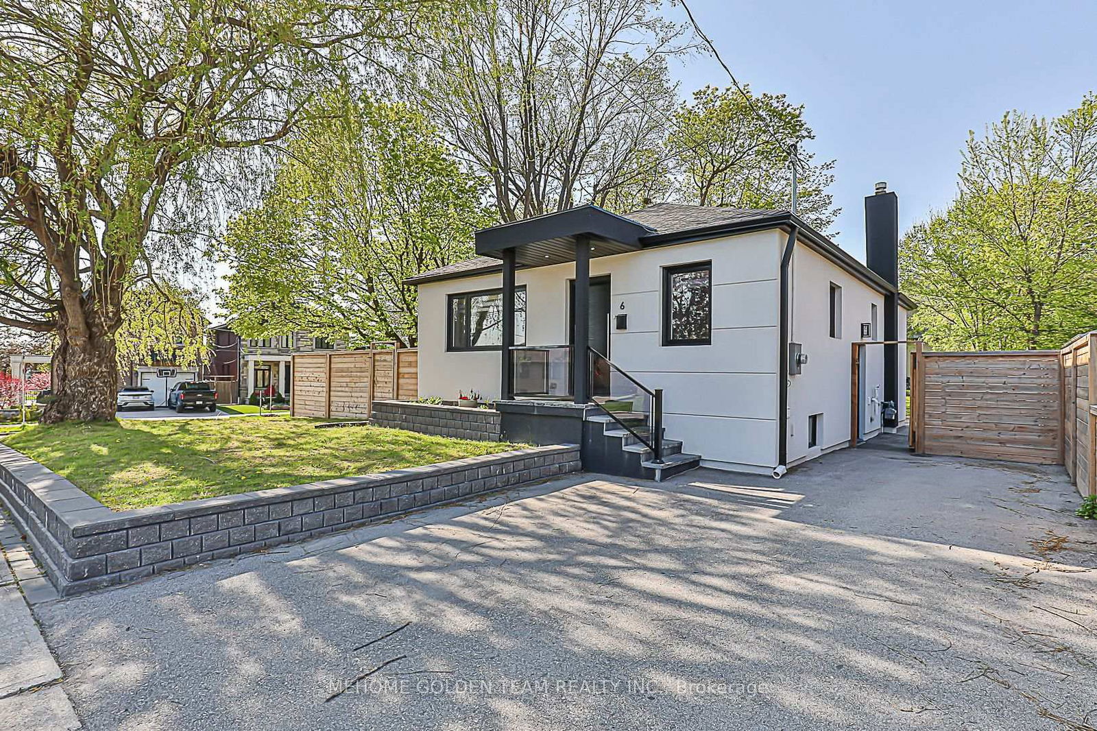 Detached House for sale at 6 Dorsey Drive, Toronto, Maple Leaf, M6L 1S7 - MLS: W12138237