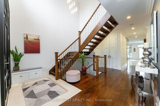 1152 Glengrove Avenue
