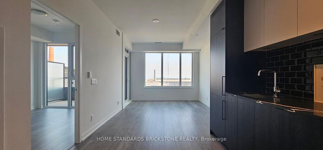 612 - 285 Dufferin Street