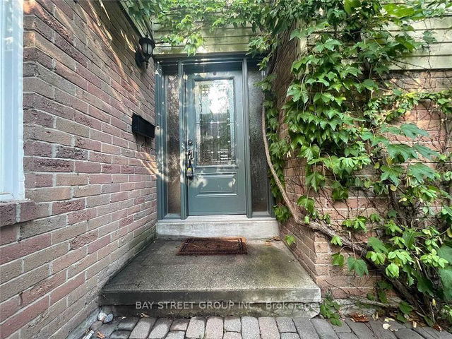 1028 Bridlewood Trail