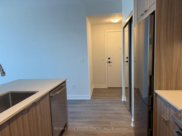 4301 - 430 Square One Drive
