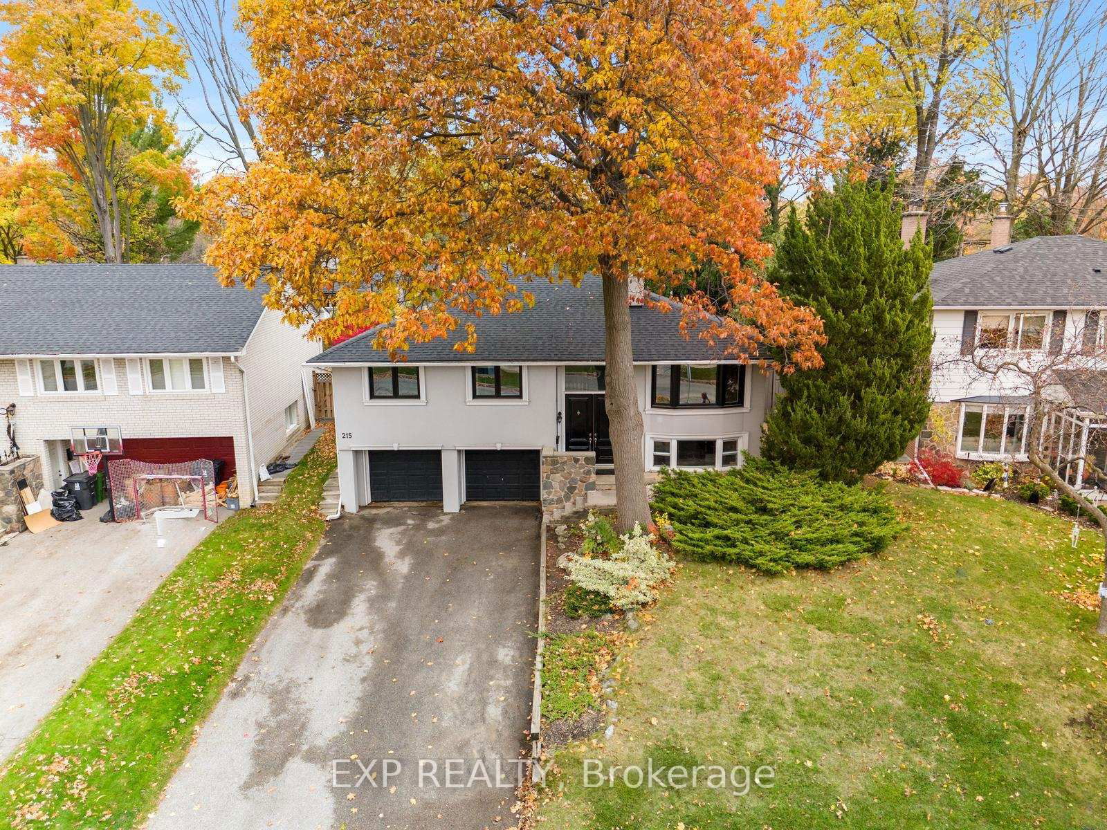 Detached House for sale at 215 Mill Road, Toronto, Markland Wood, M9C 1Y1 - MLS: W12139126