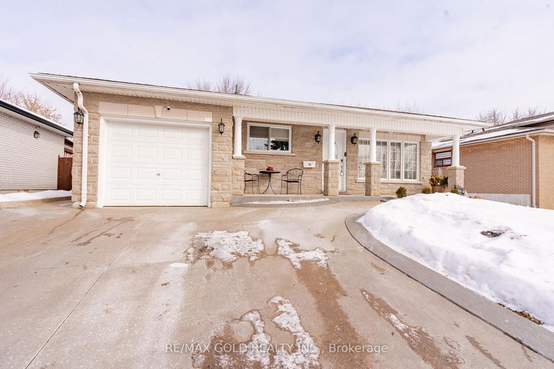 15 Castlemore Dr, Brampton - Brampton East image-0-0