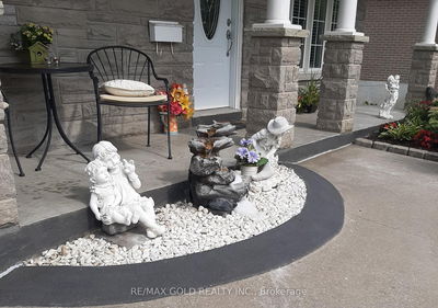15 Castlemore Dr, Brampton - Brampton East image-0-2