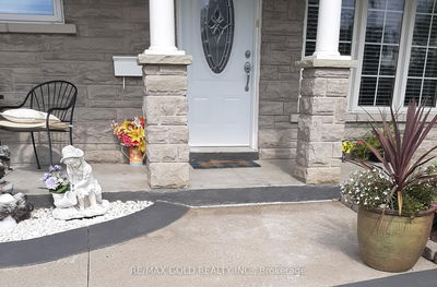 15 Castlemore Dr, Brampton - Brampton East image-0-3