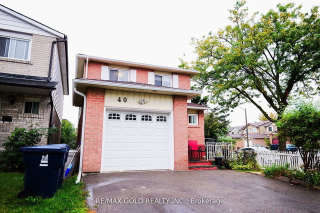 40 Glen Hollow Avenue