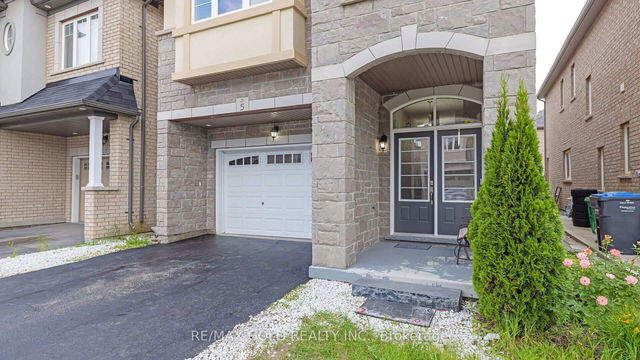 5 Lola Crescent