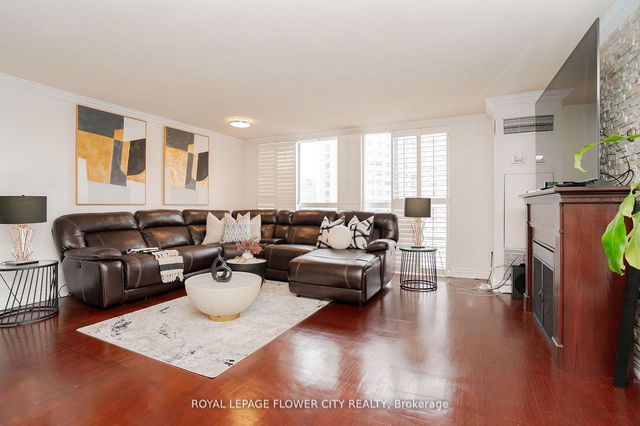 801 - 3650 Kaneff Crescent
