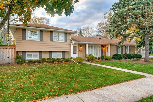 360 Cosburn Crescent