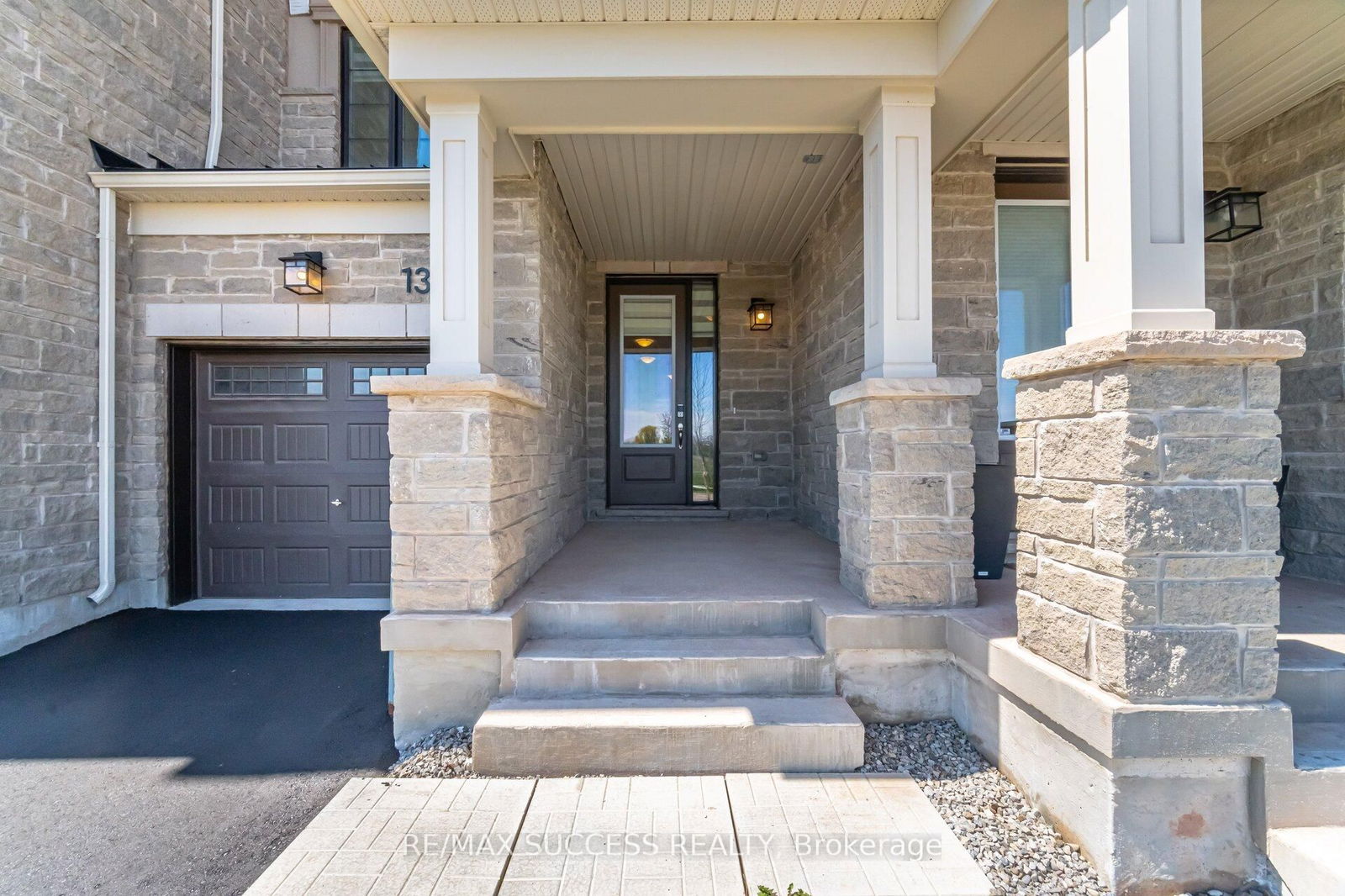 Townhouse for lease at 1379 Shevchenko Boulevard, Oakville, Northwest, L6M 4L8 - MLS: W12139848