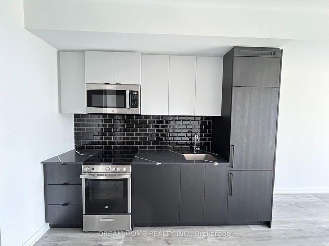 618 - 285 Dufferin Street