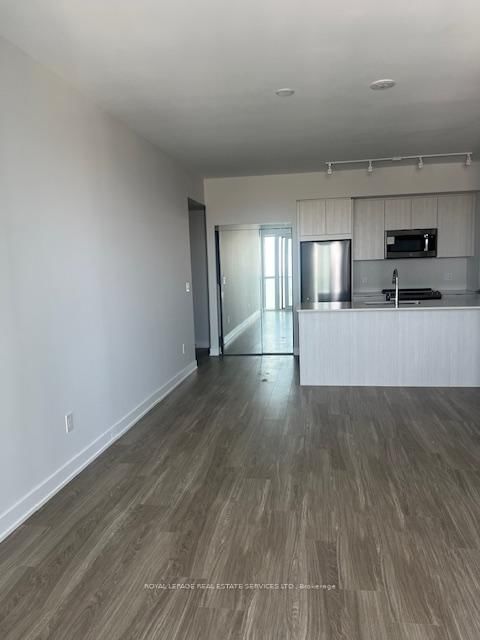 3901 - 430 Square One Drive