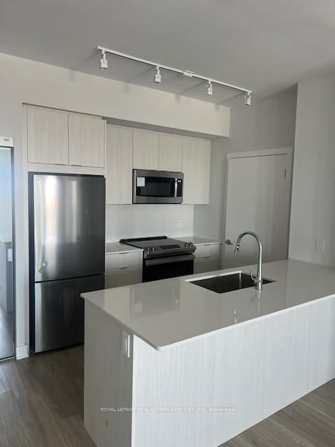 3901 - 430 Square One Drive