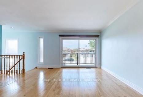 3631 Molly Ave, Mississauga, L5A 3G5 | Image 2