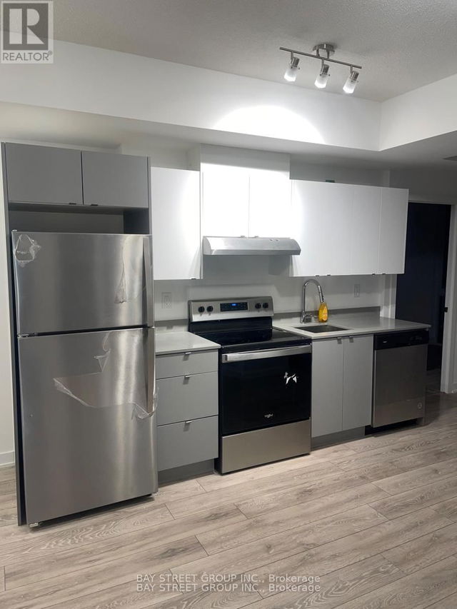 3200 Dakota Common