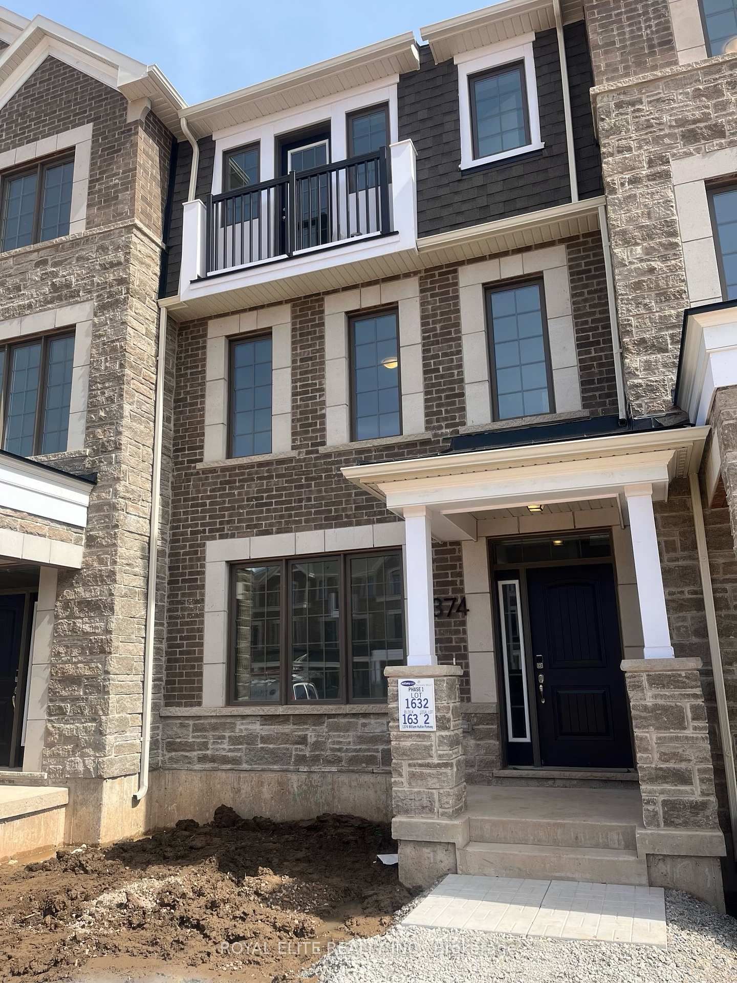 Townhouse for lease at 1374 William Halton Pkwy, Oakville, Northwest, L6M 5P2 - MLS: W12140508