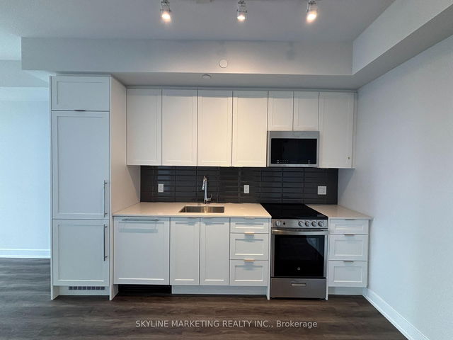 3002 - 430 Square One Drive