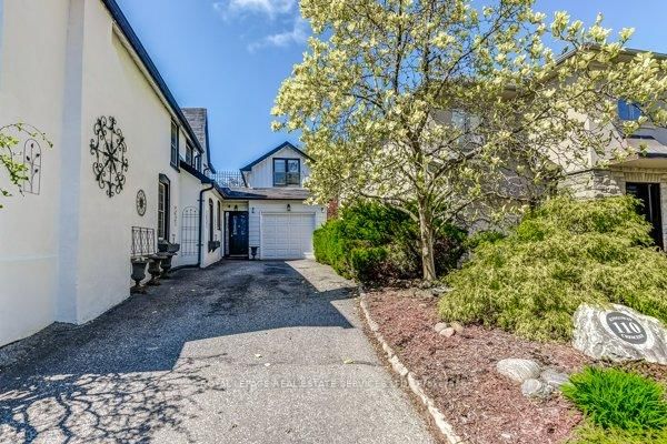 110 Kingsway Crescent