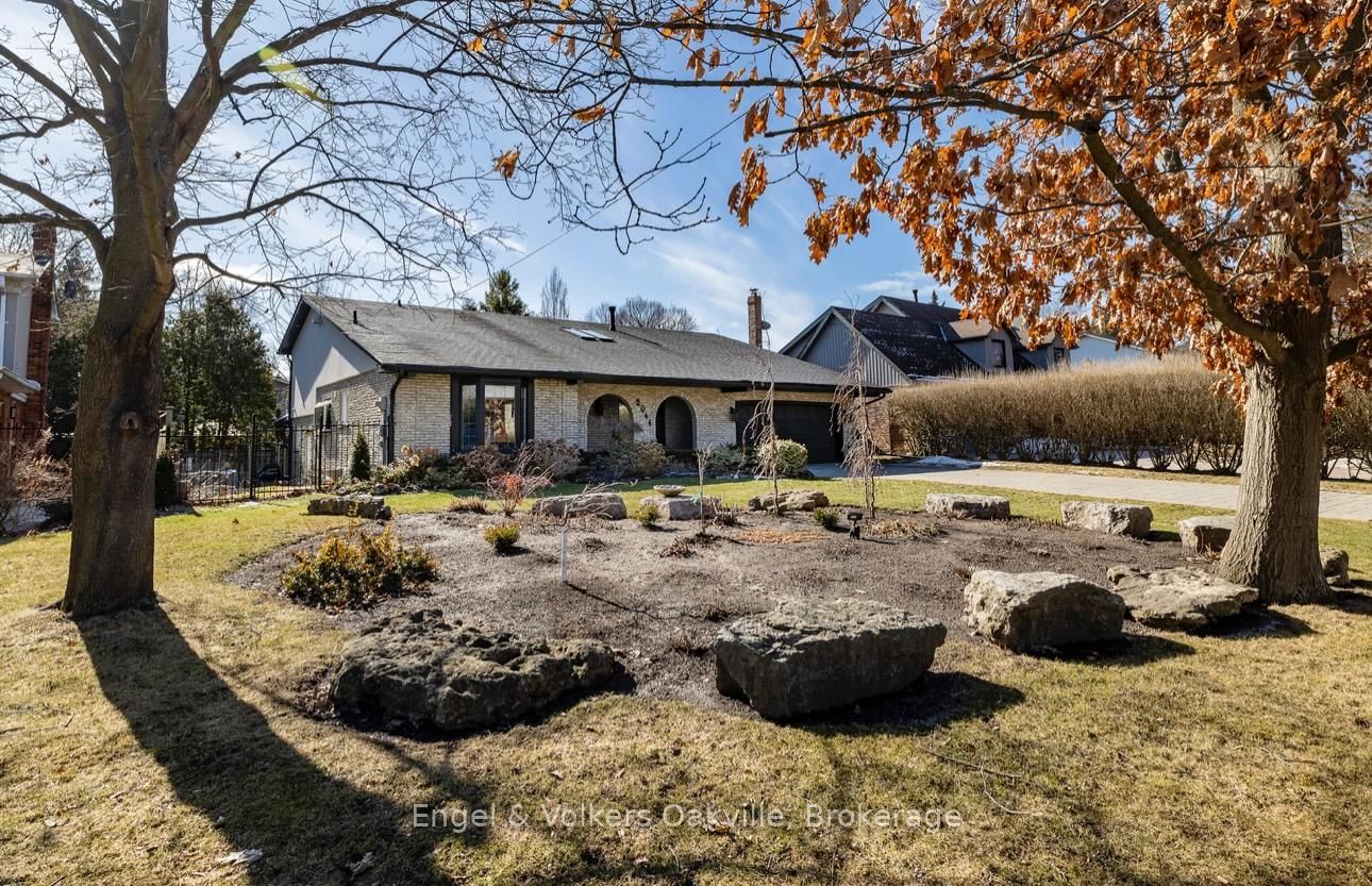 Detached House for sale at 2044 Mississauga Road, Mississauga, Sheridan, L5H 2K6 - MLS: W12141223