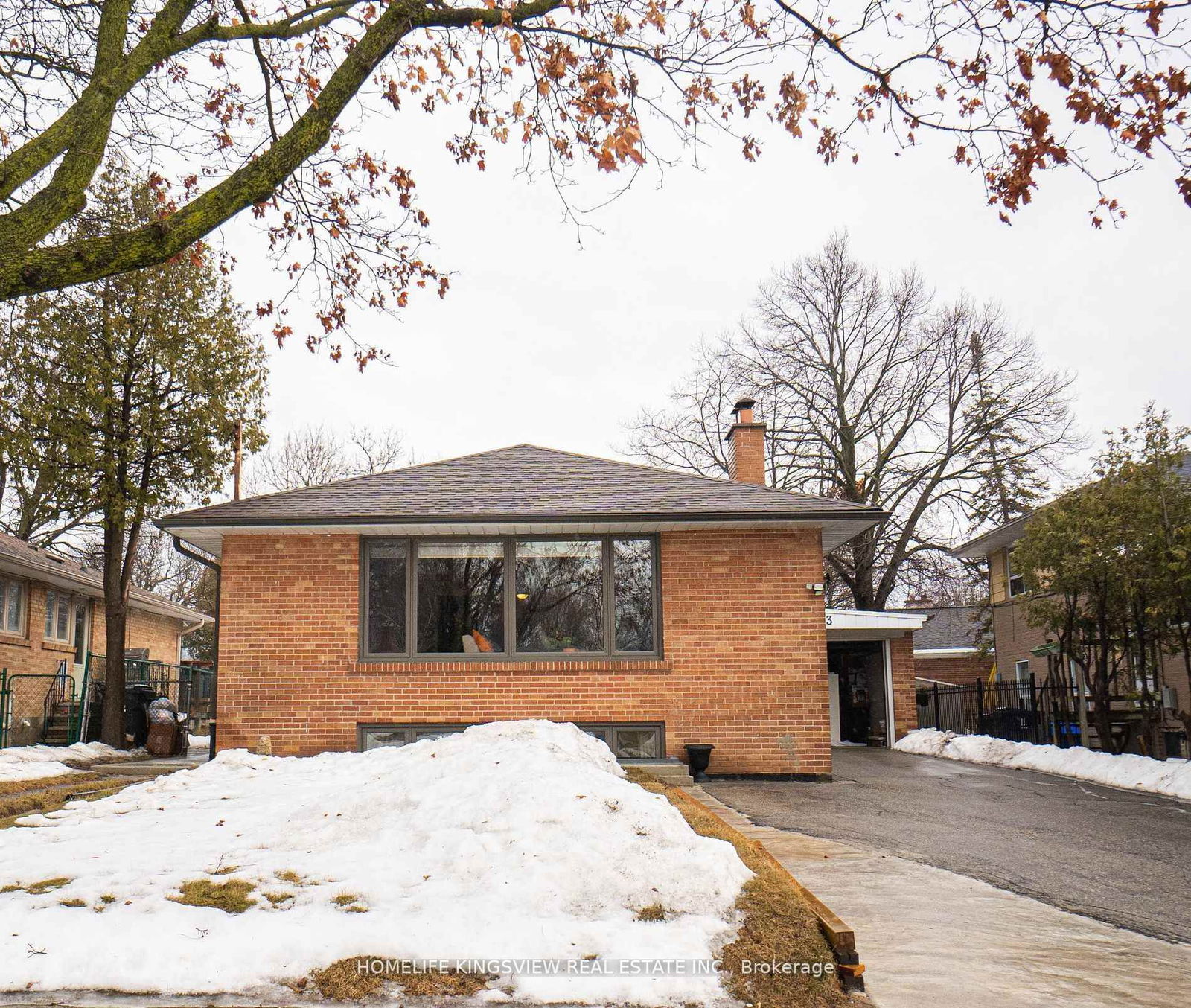 Detached House for sale at 3 Crendon Drive, Toronto, Etobicoke West Mall, M9C 3G3 - MLS: W12141253