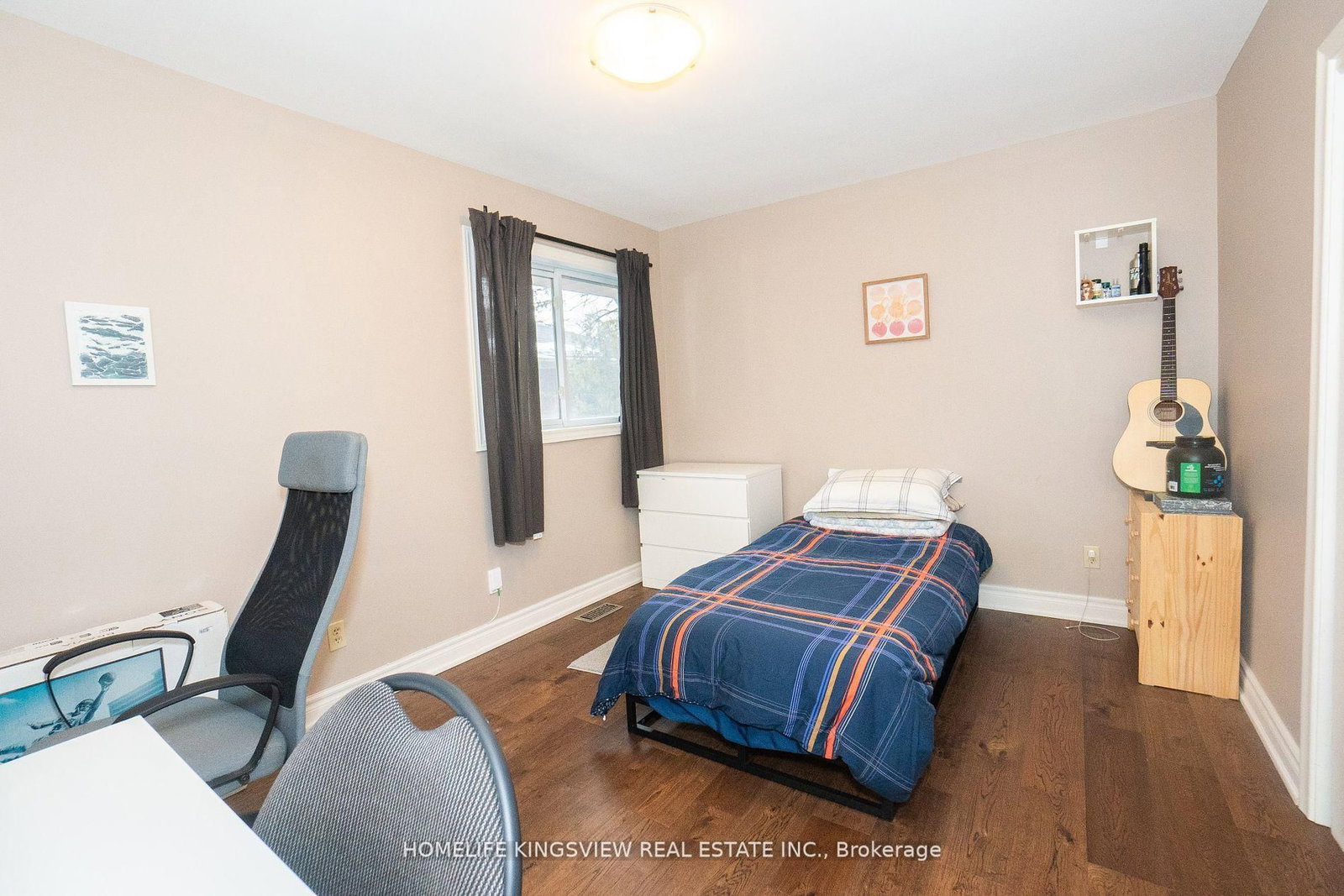 Listing Image 12