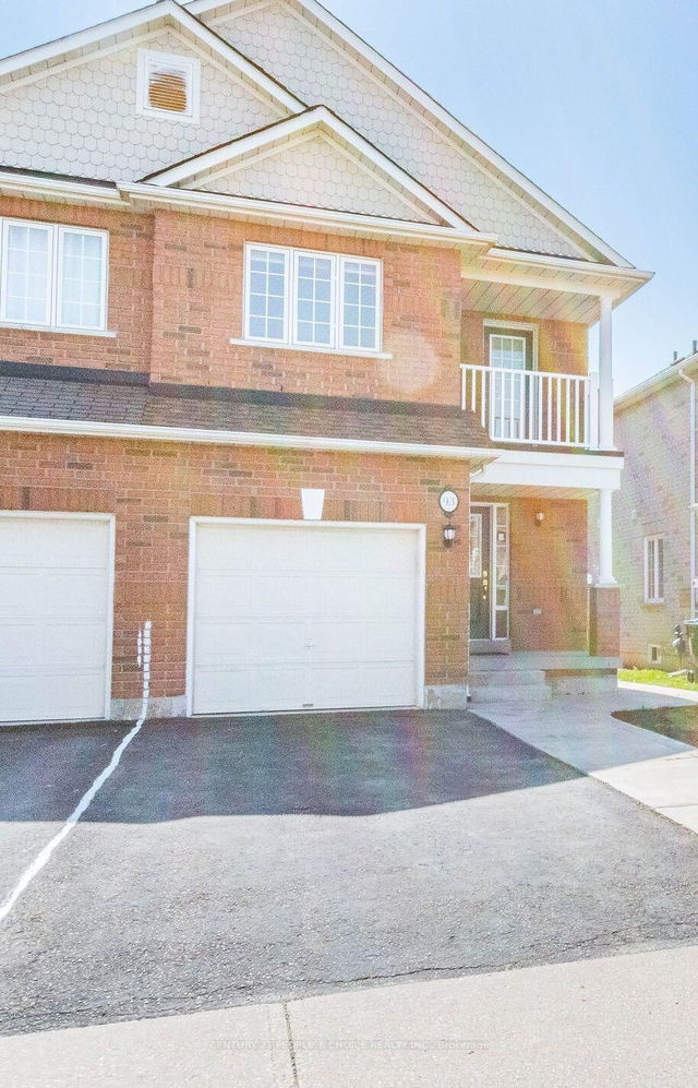 93 River Rock Crescent